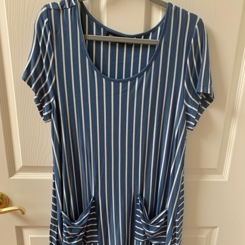 NWOT NINA LEONARD Super cute striped dress w pockets